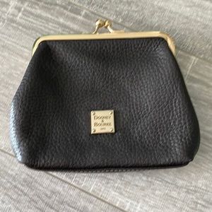 Dooney & Bourke Penny clutch in Black Leather